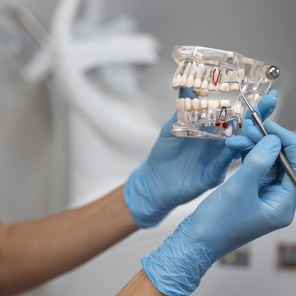 Снятие и фиксация коронки Фиксация коронки (протезирование не наше)